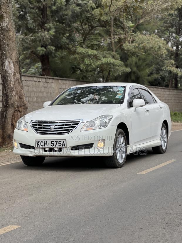 Toyota Crown 2009 White