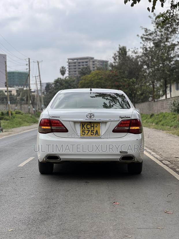 Toyota Crown 2009 White