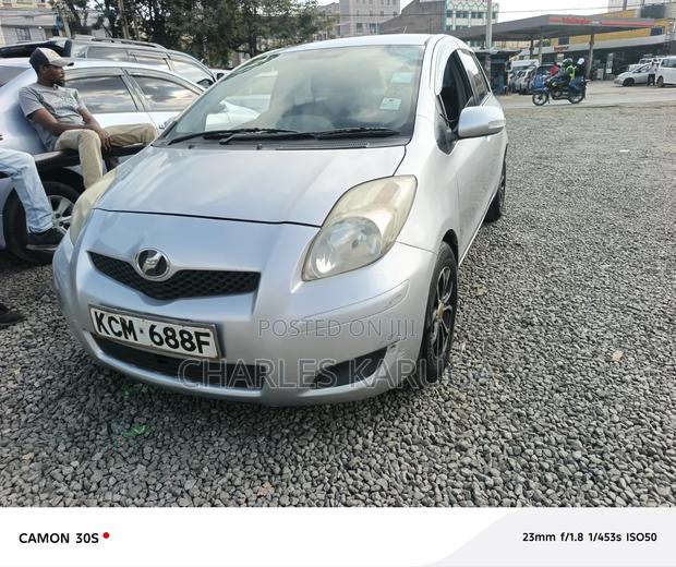 Toyota Vitz 2010 Silver
