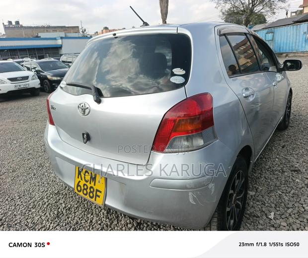 Toyota Vitz 2010 Silver