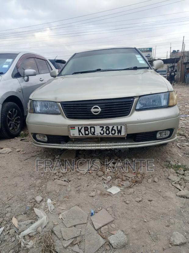 Nissan FB15 2002 Gold