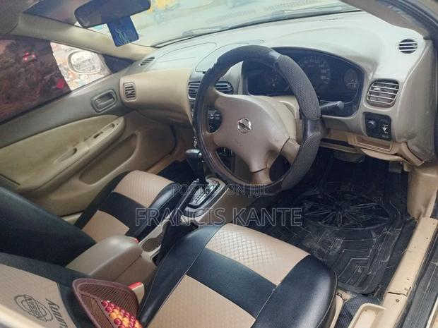 Nissan FB15 2002 Gold