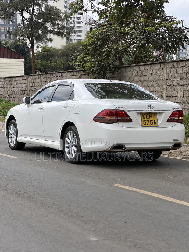 Toyota Crown 2009 White