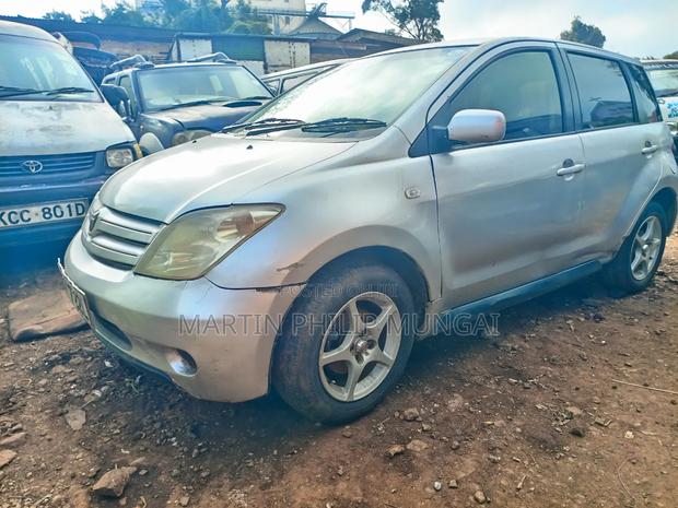 Toyota IST 2007 Green