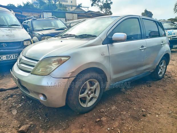 Toyota IST 2007 Green