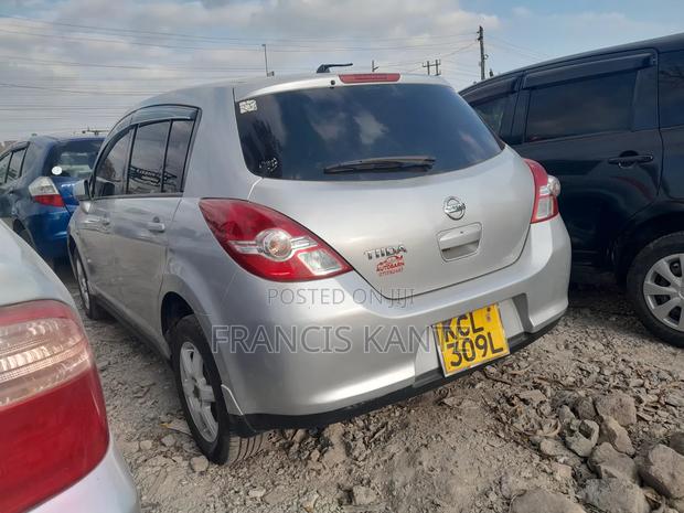 Nissan Tiida 2009 Silver