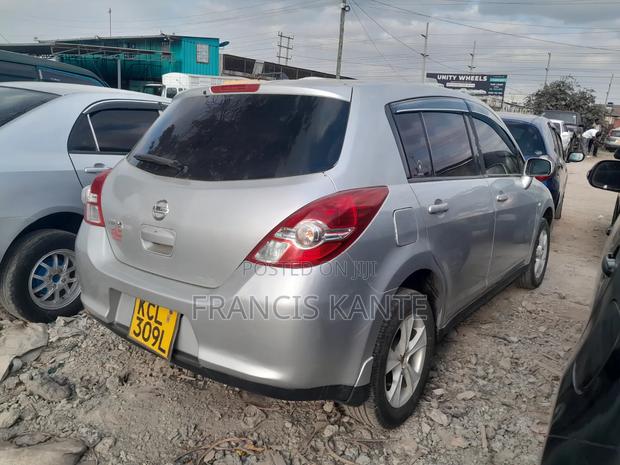 Nissan Tiida 2009 Silver
