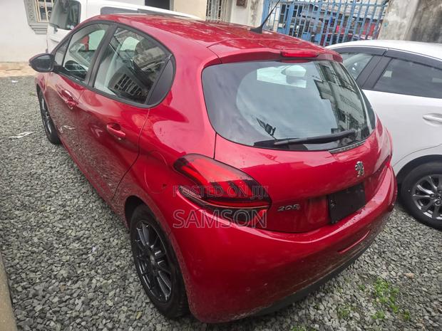 Peugeot 208 2018 Maroon
