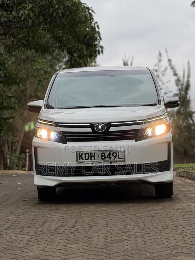 Toyota Noah 2016 White