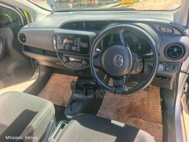 Toyota Vitz 1.5 FWD Hybrid 5dr 2017 Silver