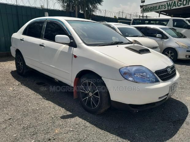Toyota Corolla 2000 White