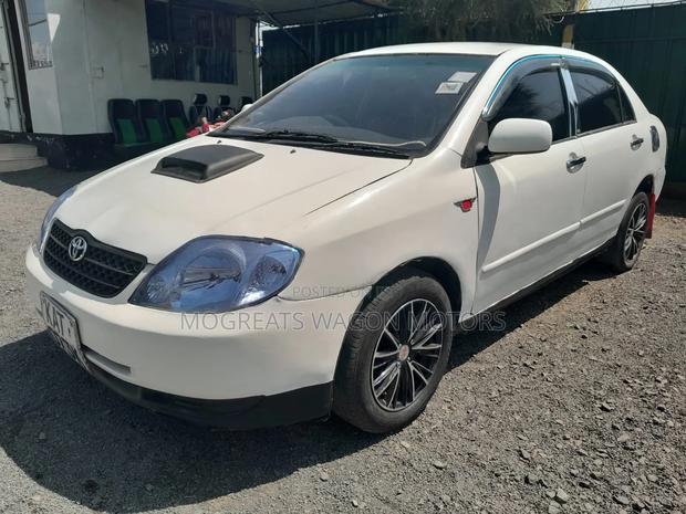 Toyota Corolla 2000 White