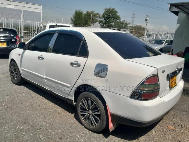 Toyota Corolla 2000 White
