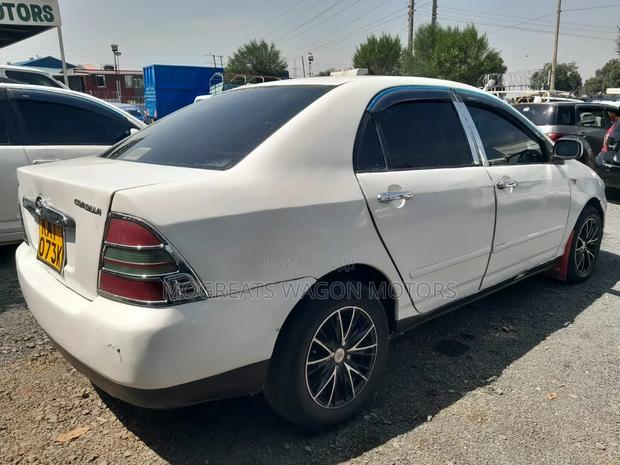 Toyota Corolla 2000 White