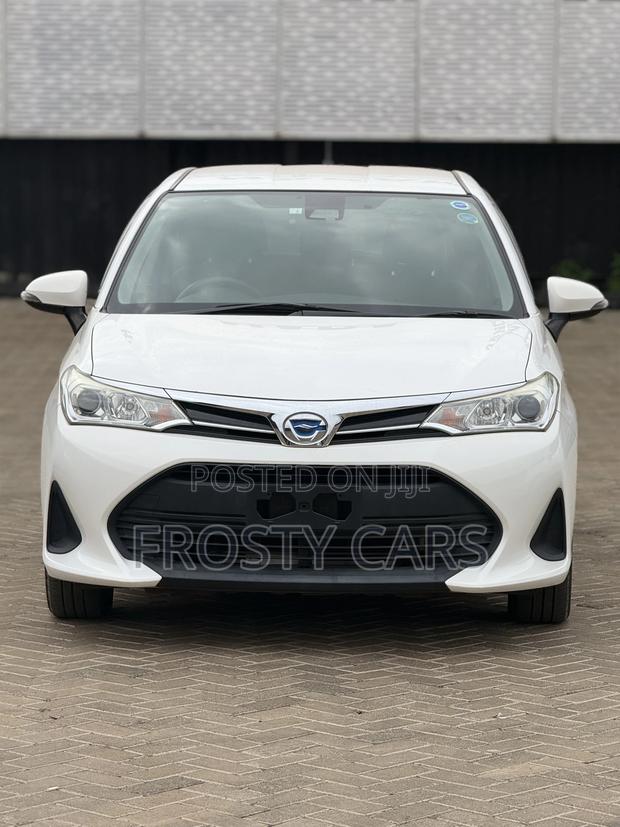 Toyota Corolla Fielder 1.5 Hybrid FWD 2018 White