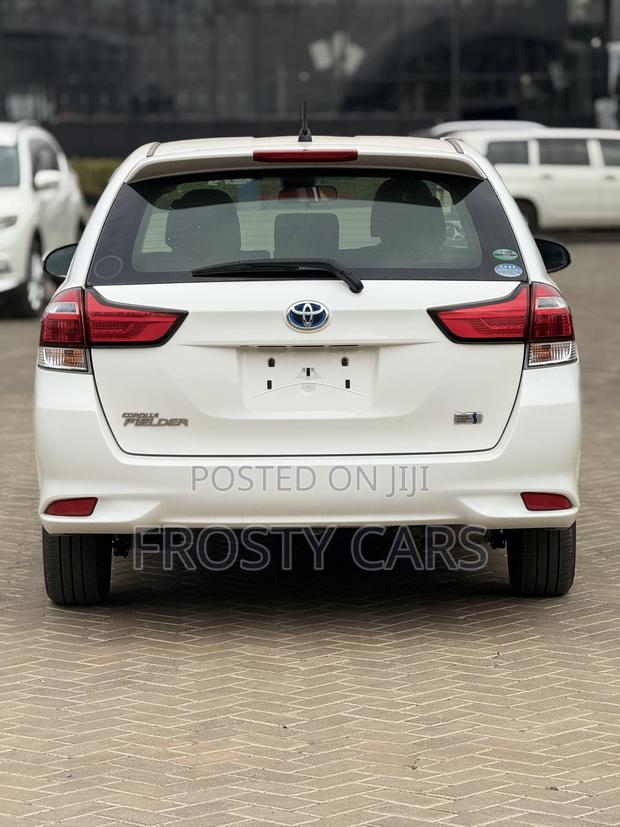 Toyota Corolla Fielder 1.5 Hybrid FWD 2018 White