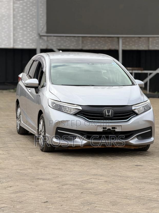 Honda Fit Shuttle 1.5 Hybrid 2WD 2019 Silver
