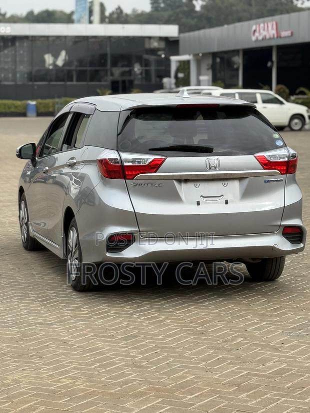 Honda Fit Shuttle 1.5 Hybrid 2WD 2019 Silver
