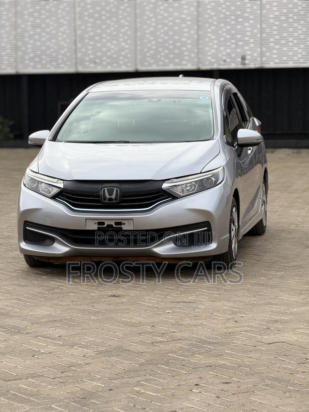 Honda Fit Shuttle 1.5 Hybrid 2WD 2019 Silver