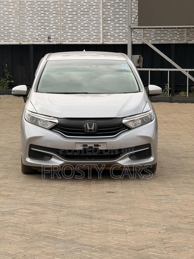 Honda Fit Shuttle 1.5 Hybrid 2WD 2019 Silver