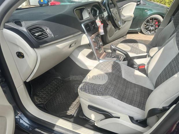 Volvo V40 2018 Blue