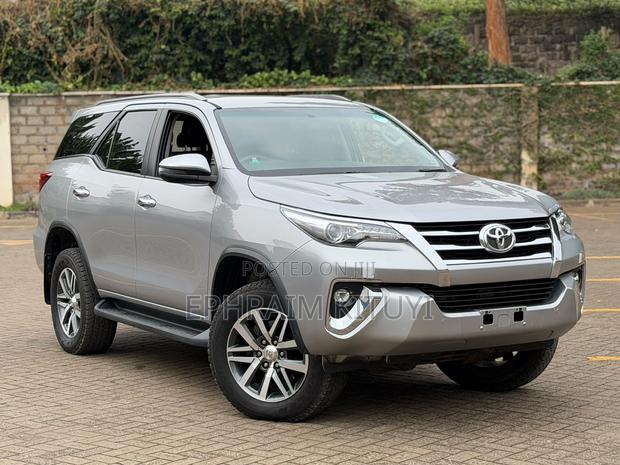Toyota Fortuner 2019 Silver