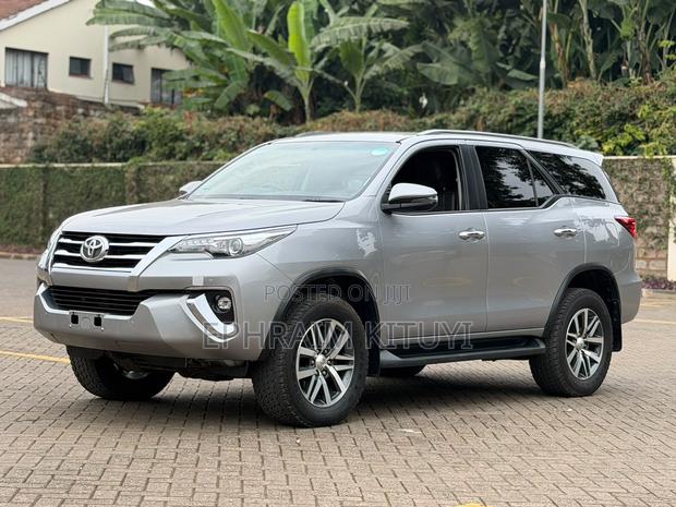 Toyota Fortuner 2019 Silver