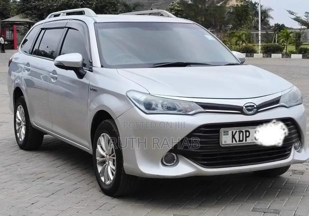 Toyota Corolla Fielder 2016 Silver