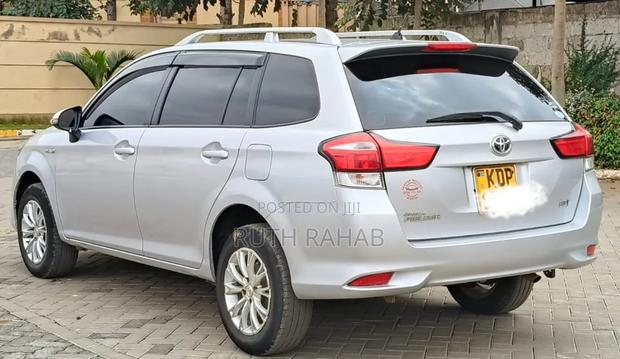 Toyota Corolla Fielder 2016 Silver