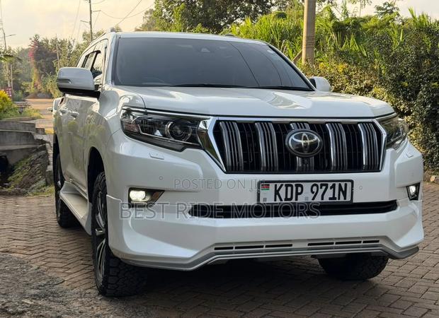 Toyota Land Cruiser Prado 2017 White