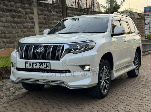Toyota Land Cruiser Prado 2017 White
