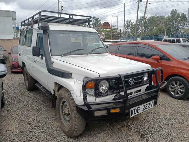Toyota Land Cruiser 2006 White