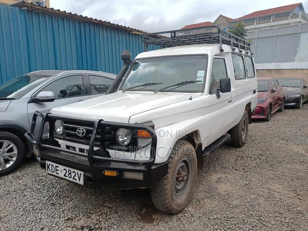 Toyota Land Cruiser 2006 White
