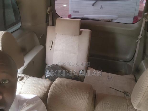 Toyota ISIS 2006 White