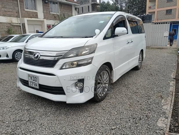 Toyota Estima 2013 White
