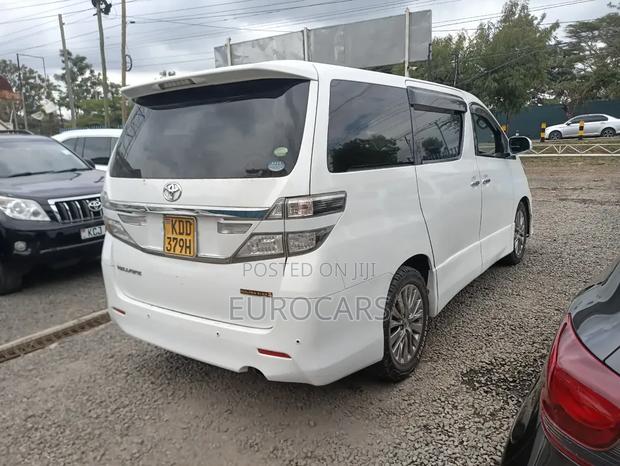Toyota Estima 2013 White