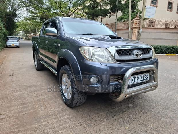 Toyota Hilux 2011 Gray