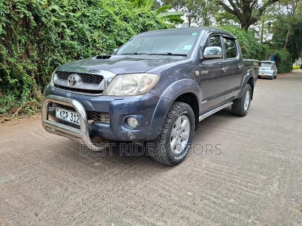 Toyota Hilux 2011 Gray