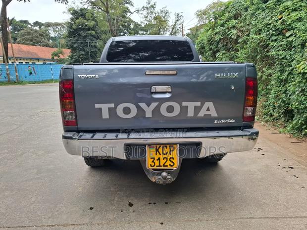 Toyota Hilux 2011 Gray