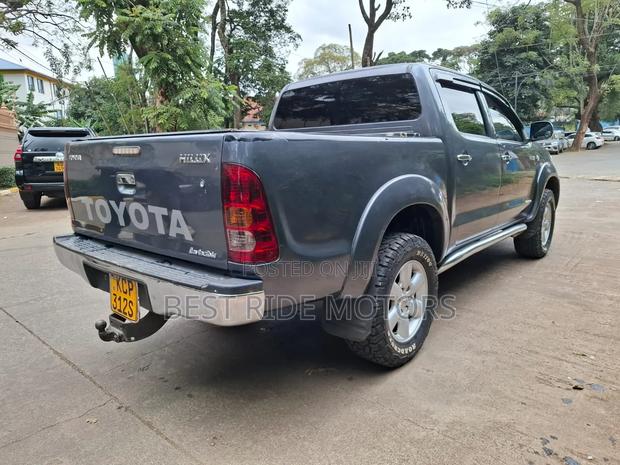 Toyota Hilux 2011 Gray