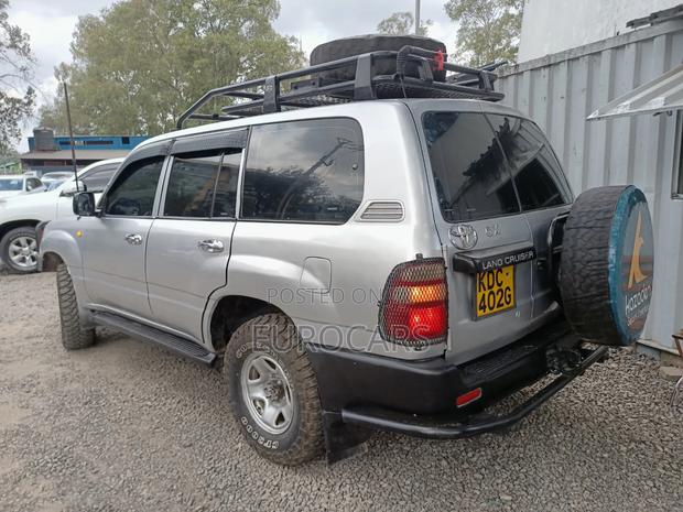 Toyota Land Cruiser 2004 Gray