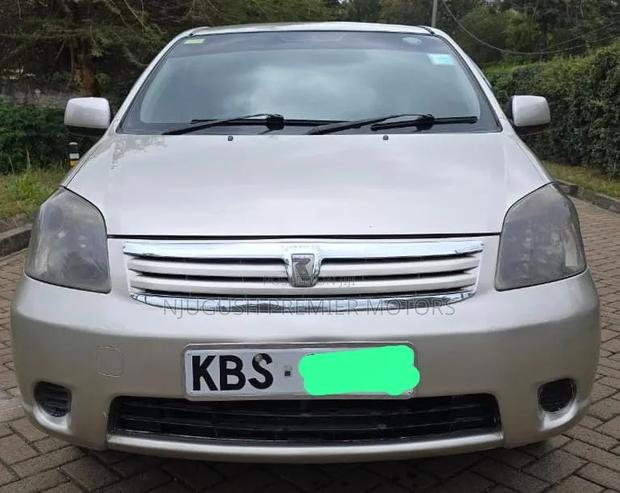 Toyota Raum 2005 Silver