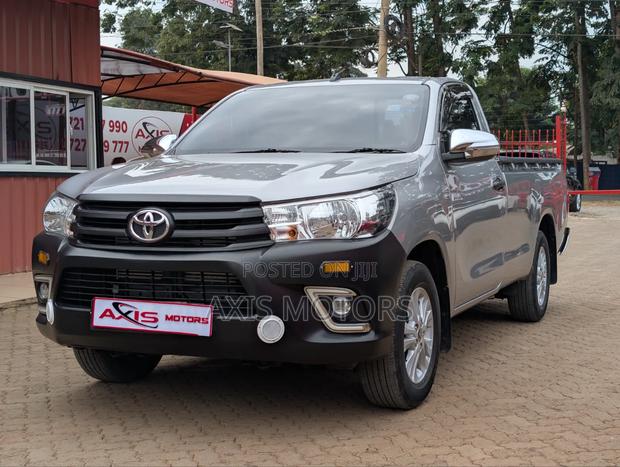 Toyota Hilux 2019 Silver