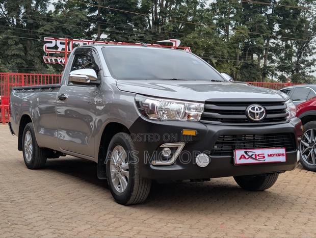 Toyota Hilux 2019 Silver