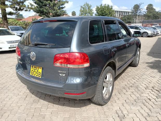Volkswagen Touareg 2005 Gray