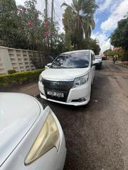 Toyota Esquire 2015 Pearl for sale