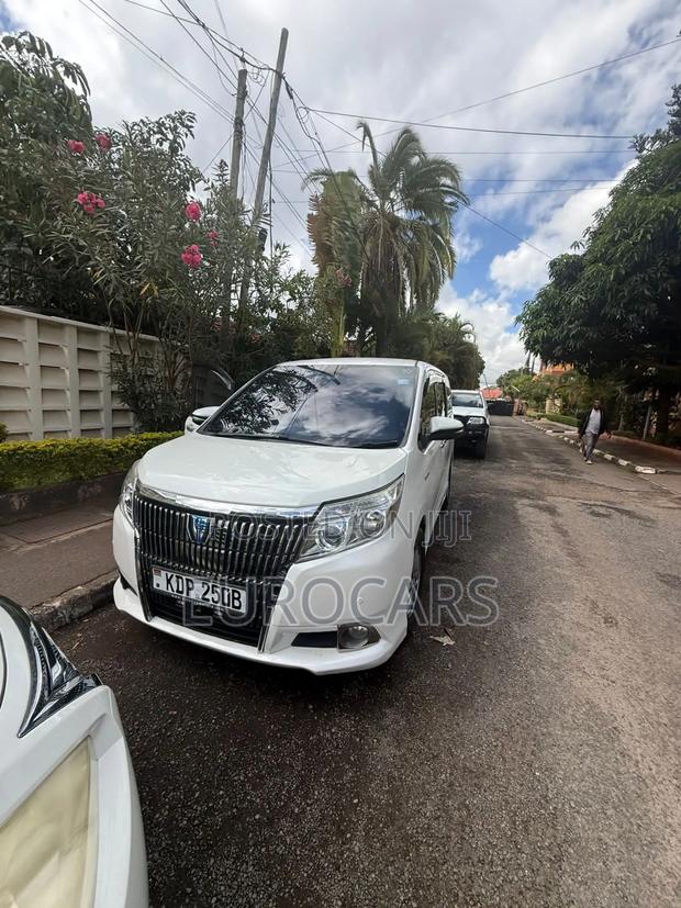 Toyota Esquire 2015 Pearl