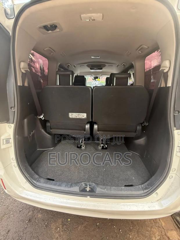Toyota Esquire 2015 Pearl
