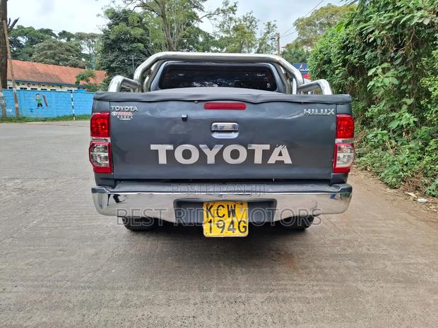 Toyota Hilux 2012 Gray