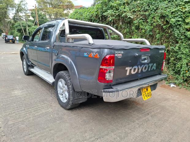 Toyota Hilux 2012 Gray